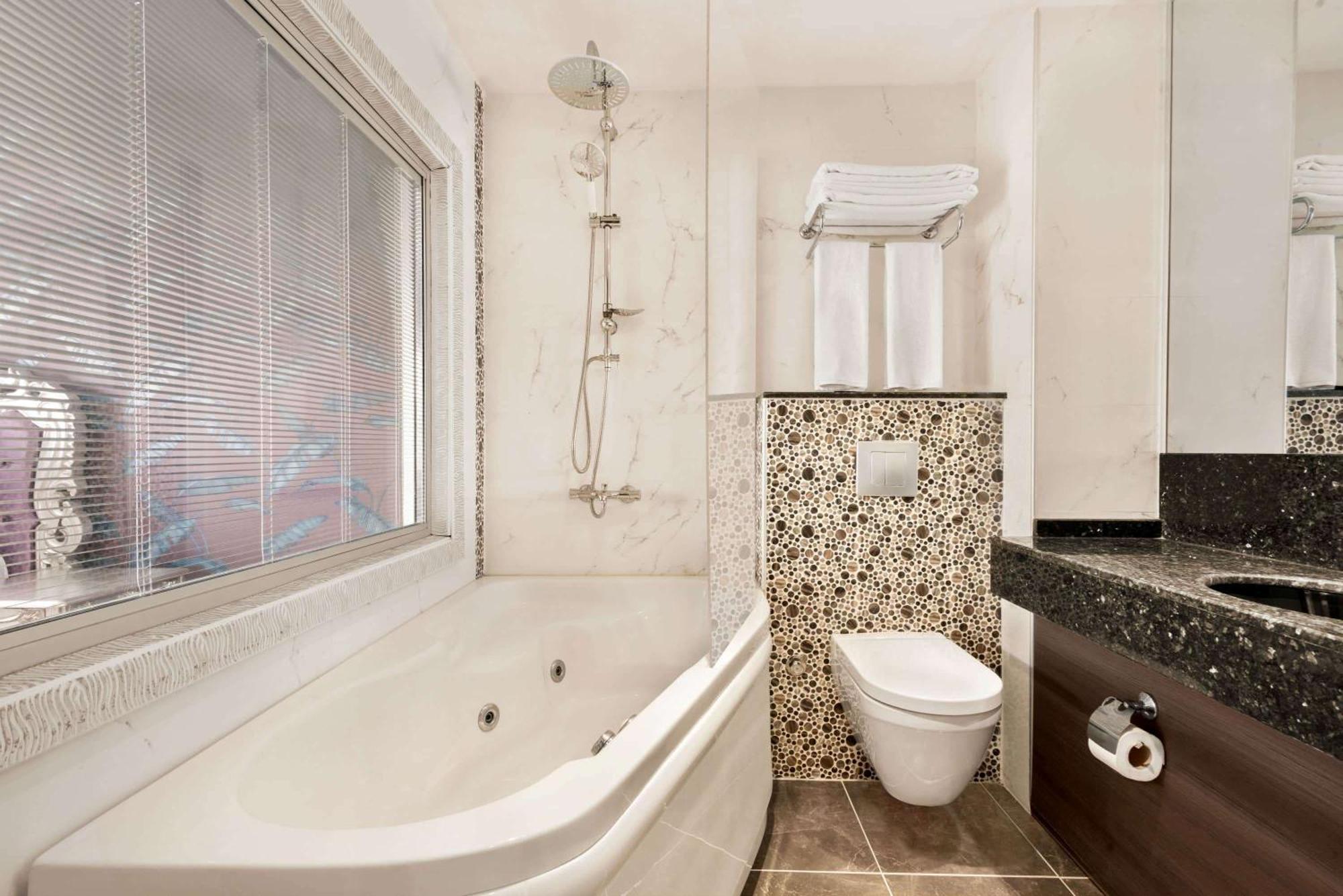 วินด์แฮม เซอร์เคซคอย Hotel Cerkezkoy ภายนอก รูปภาพ